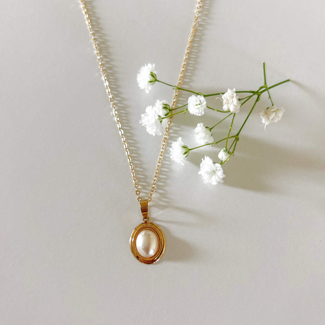Vintage Oval Pearl Necklace