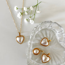 Load image into Gallery viewer, Vintage Heart Pearl Necklace
