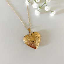 Load image into Gallery viewer, Vintage Romance Locket Necklace

