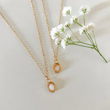 Load image into Gallery viewer, Moonstone Flor Necklace
