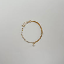 Load image into Gallery viewer, Pearl Paperclip &amp; Curb Chain Bracelet
