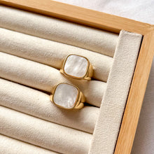 Load image into Gallery viewer, Mother of Pearl Chunky Square Ring
