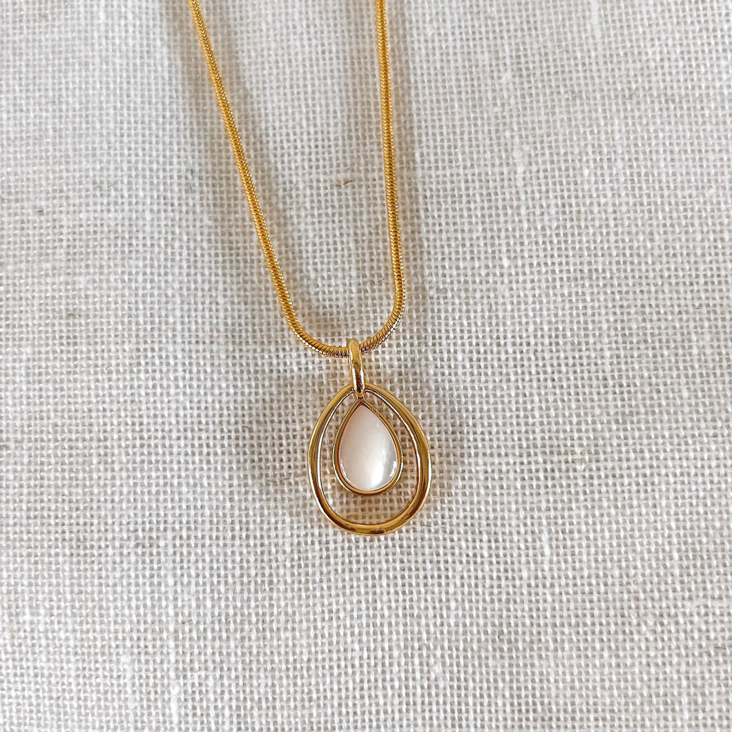 Mother of Pearl Aura Necklace