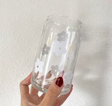 Load image into Gallery viewer, White Daises Glass Cup
