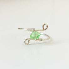 Load image into Gallery viewer, Peridot Swirled Beaded Wire Ring
